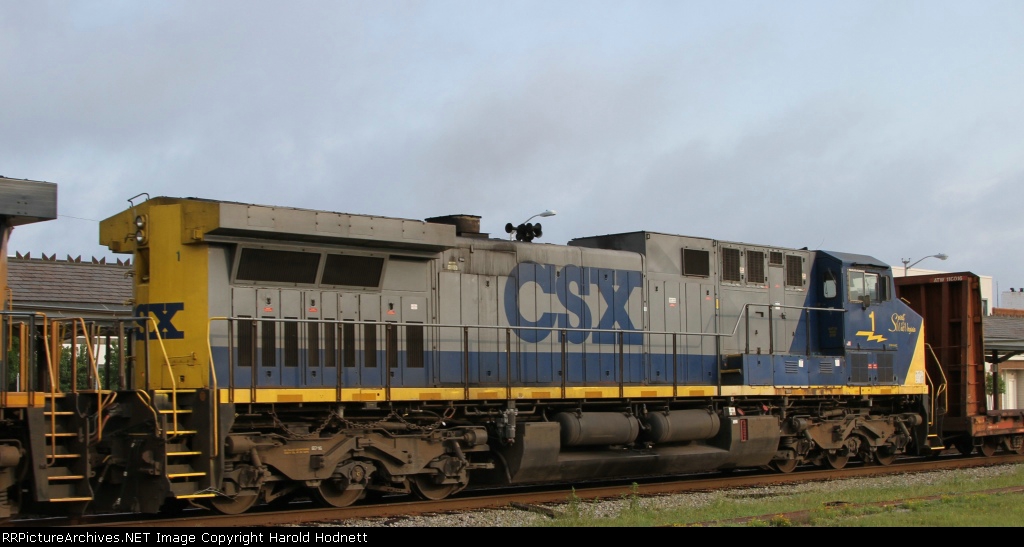 CSX 1 heads south on train S415
